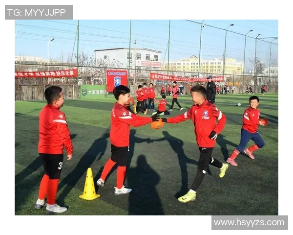 足球踢得很高的技巧与训练方法分享让你在球场上大放异彩